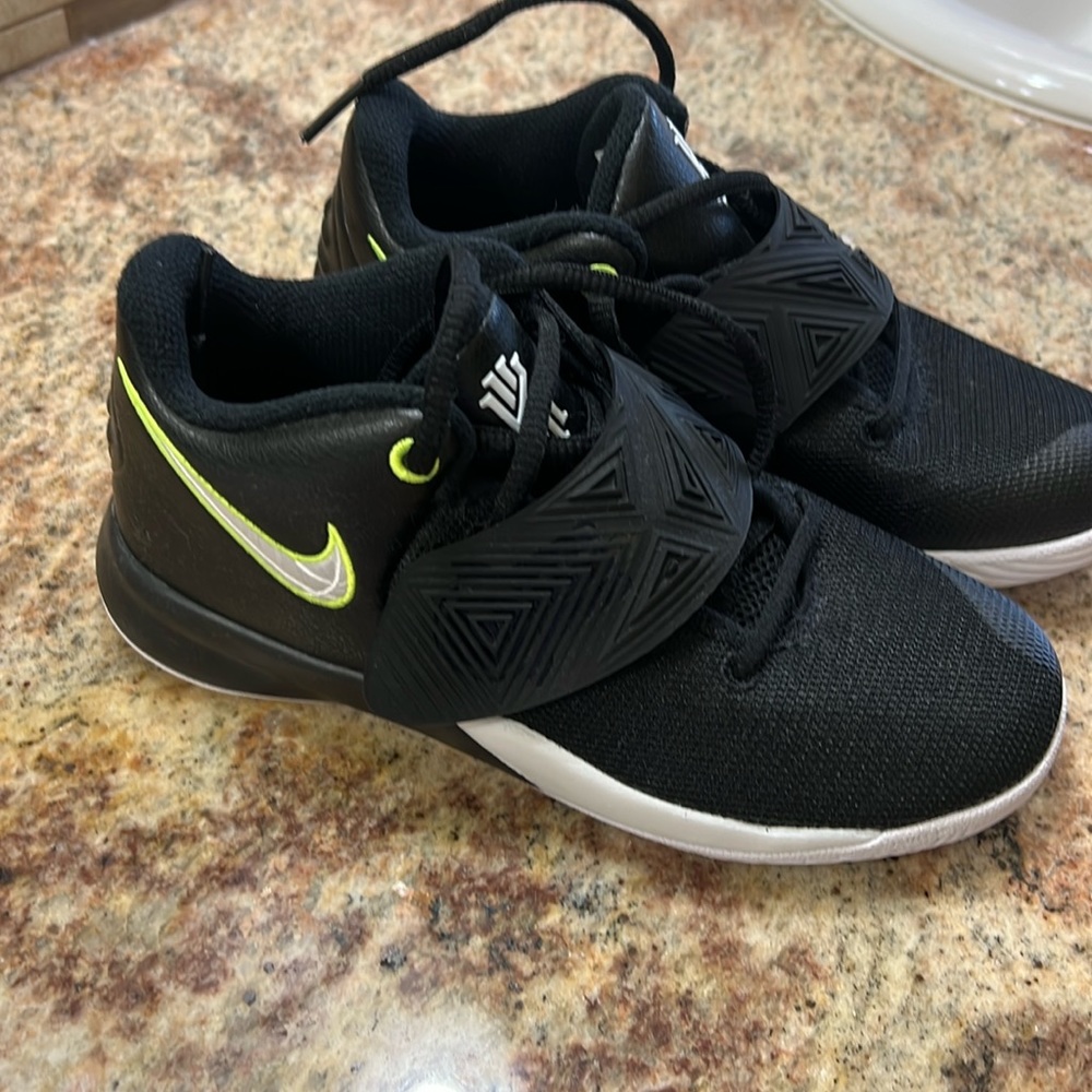Boys size 2 Nike basketball shoes never worn